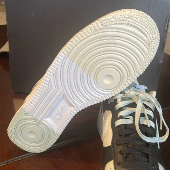 NIKE - AIR FORCE 1 ‘07 LV8 - Black/Light Silver-Phantom - Size 9.5 - Picture 5 of 8